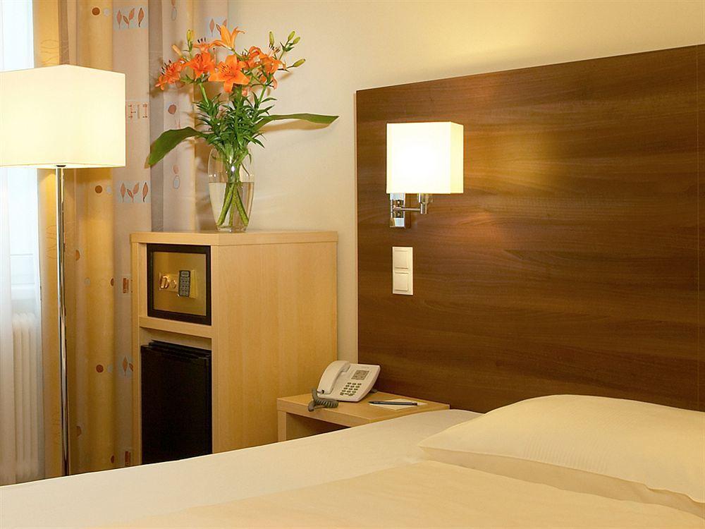 Artist Boutique Hotel Wina Bagian luar foto